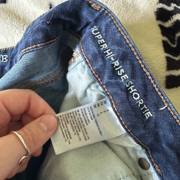 American Eagle high rise Jean shorts size 8 - Picture 3 of 3